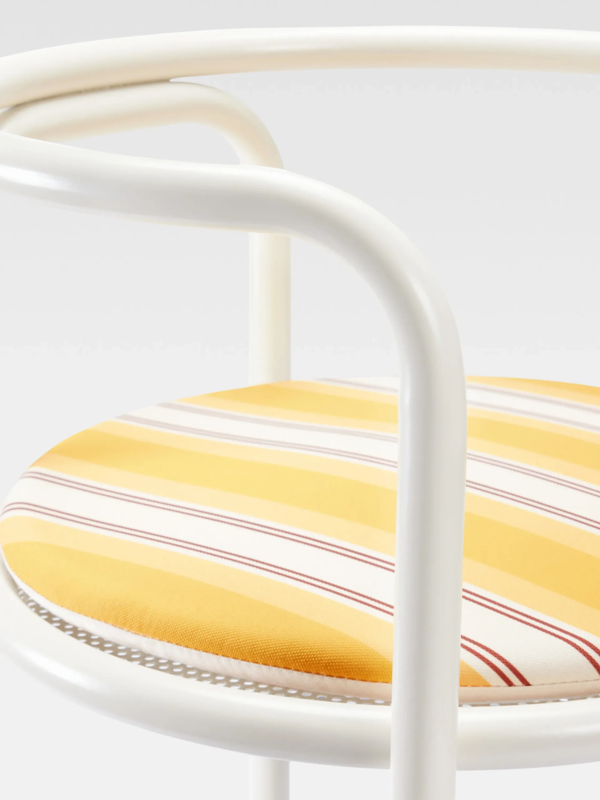 Jacquemus + Exteta - Locus Solus Chaise par Gae Aulenti