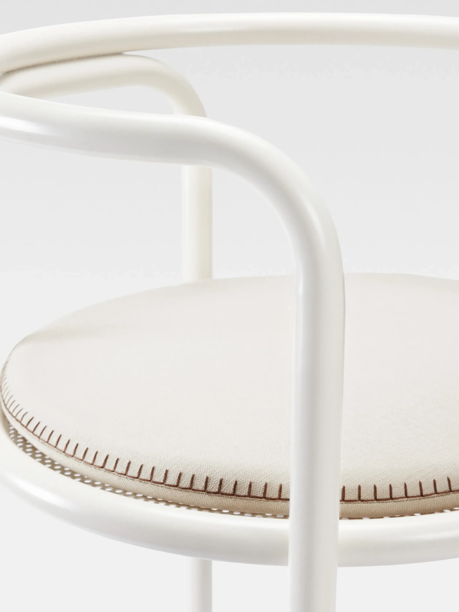 Jacquemus + Exteta - Locus Solus Chaise par Gae Aulenti