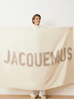 Le plaid Jacquemus brod&eacute;