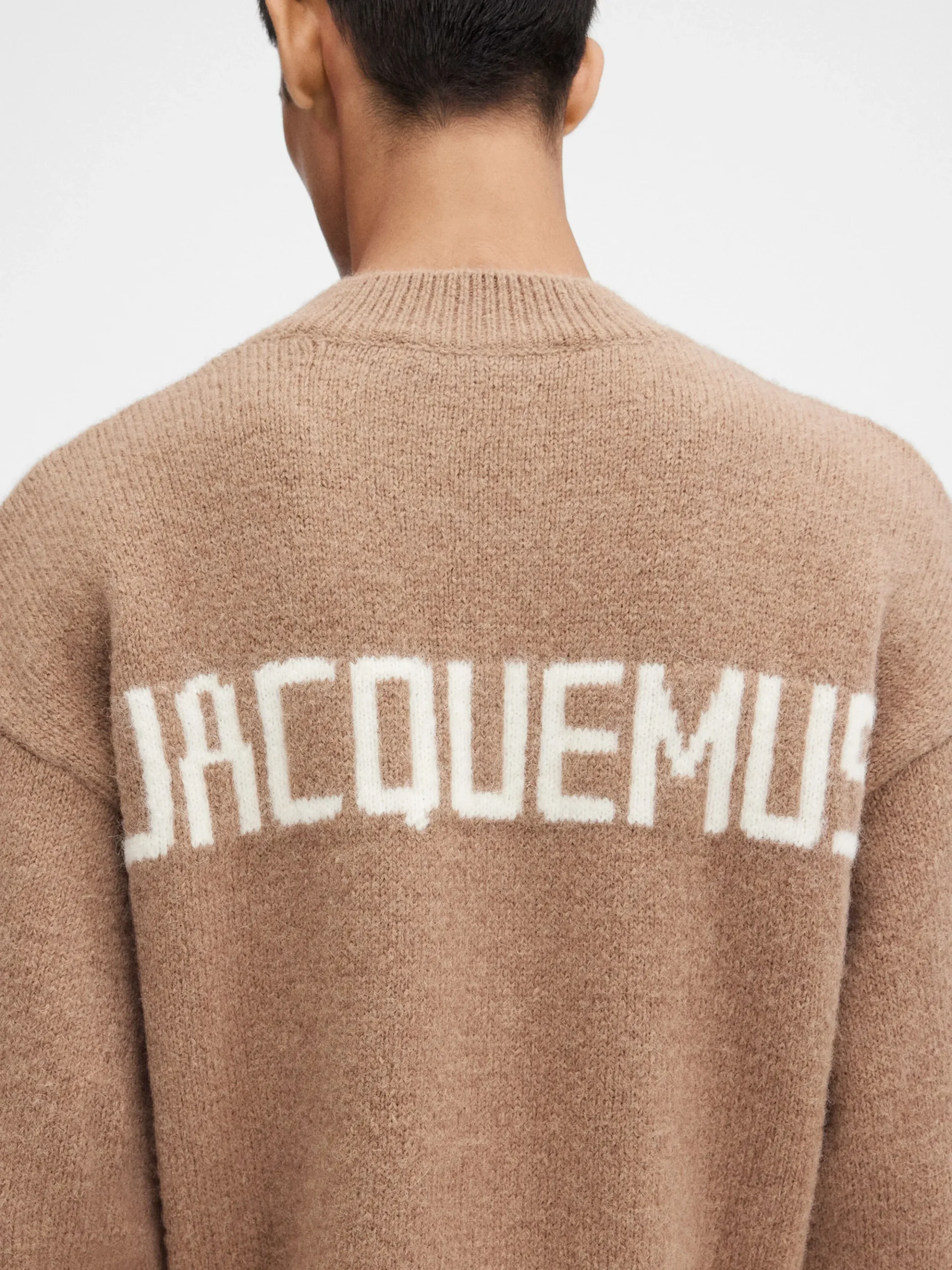 Le pull Jacquemus