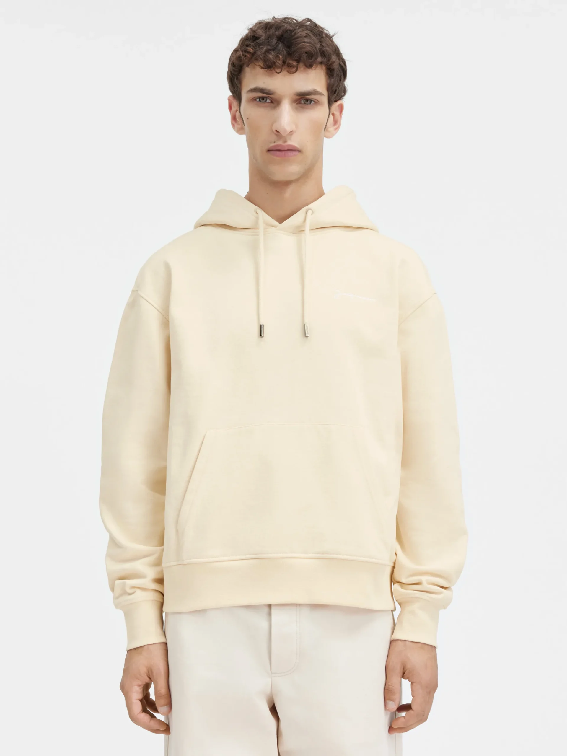 Le sweatshirt brodé