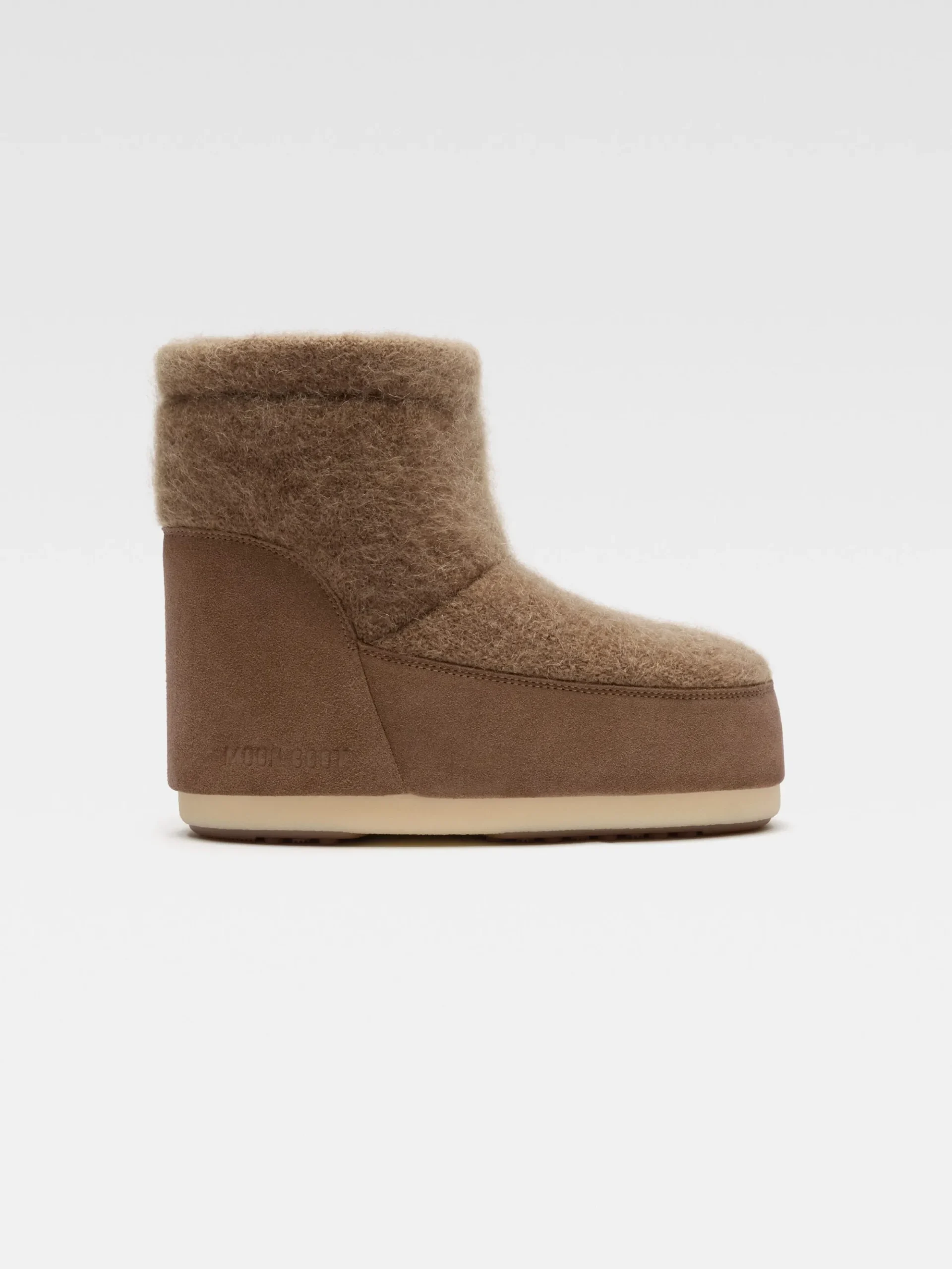 Les Moon Boot Jacquemus Mohair